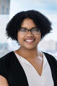 Minnelly Vasquez, LCSW Profile Headshot