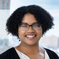 Minnelly Vasquez, LCSW Profile Headshot